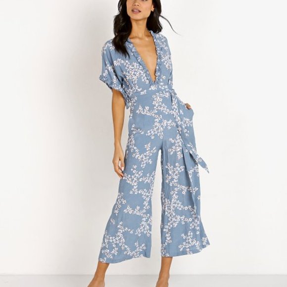 NWT Faithfull the Brand Blue Floral V Neck Ruffle Jumpsuit - Picture 3 of 13